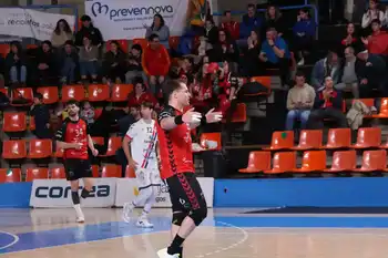 El jugador Pedro Martins en uno de los últimos partidos en El Plantío. 