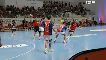Los jugadores del UBU San Pablo Burgos durante un momento del encuentro. 