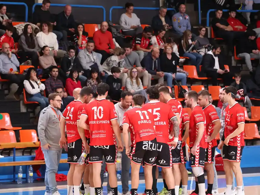 El UBU San Pablo y el Barça Atlètic firman un empate en el último minuto (30-30 )