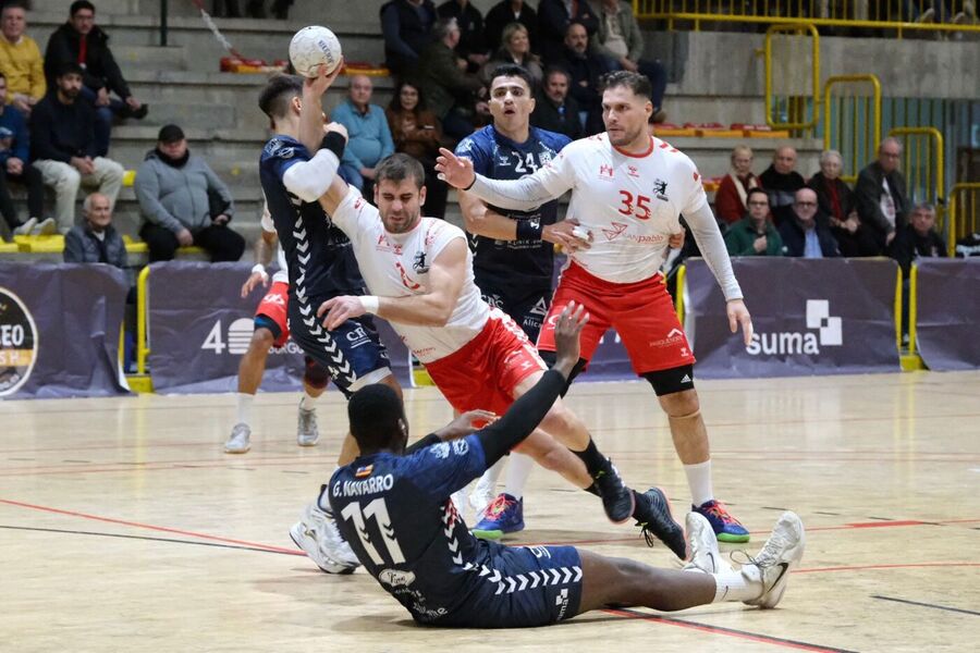 Victoria de galones del UBU San Pablo Burgos ante EÓN Horneo Alicante (30-33)