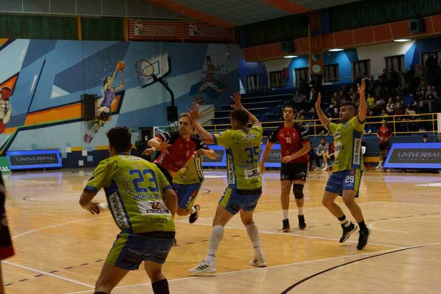 Importante victoria del UBU San Pablo Burgos contra Balonmano Zamora Enamora (30-34)