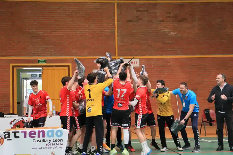 El Bm. Cadete Temiño toca el cielo de Castilla y León conquistando el título de campeón