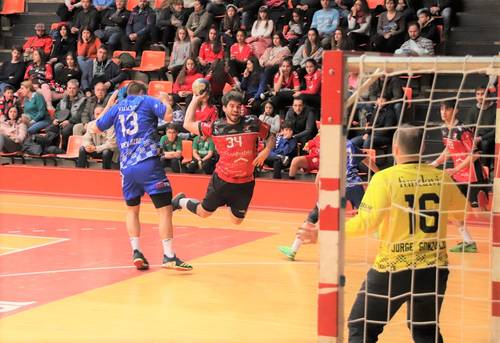 Álvaro Torres, un año más como rojinegro