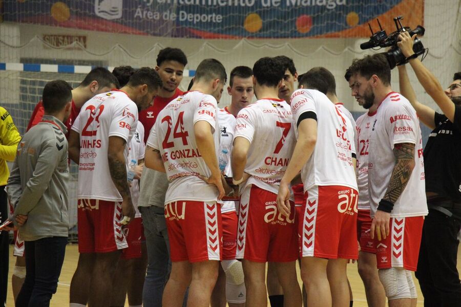 El UBU San Pablo Burgos cae contra Trops Málaga (28-25) y pierde la oportunidad de colocarse líder de la clasificación