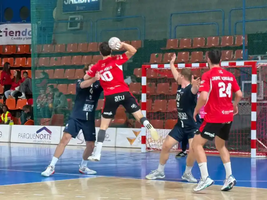 El UBU San Pablo Burgos vuelve a hacerse fuerte en casa (37-27)