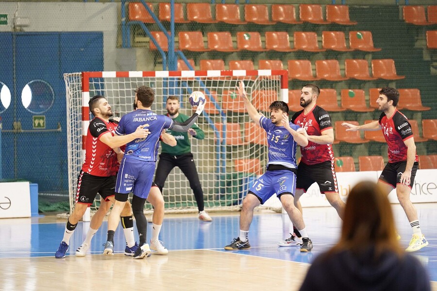 El UBU San Pablo se impone a Teucro en un partido muy duro