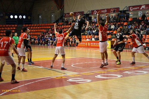 28-25 EL UBU SAN PABLO NO CONSIGUE LA VICTORIA EN PINTO