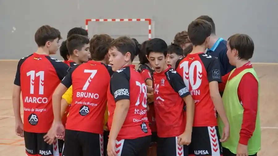 El Metalbur compite con entrega en el triangular de Copa