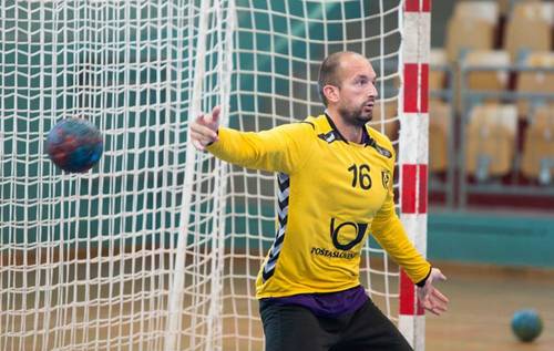 El internacional Mile Mijuskovic cierra la portería del UBU San Pablo