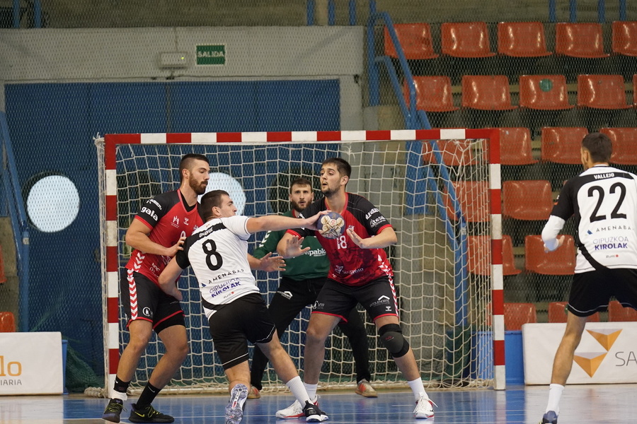 Victoria en el debut del UBU San Pablo Burgos en liga (40-30) contra Zarautz