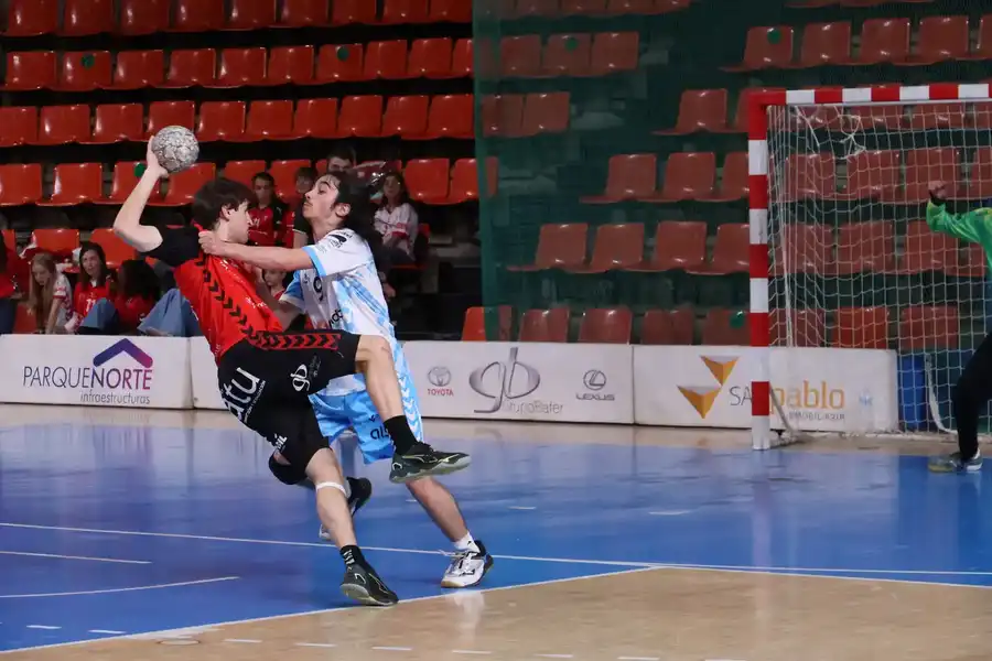 El UBU San Pablo Burgos gana y jugará el playoff en busca del ascenso (37-25)