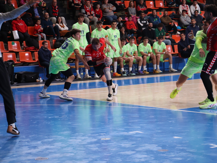 El UBU San Pablo cae con honor en un exigente duelo contra el Barça Atlètic (31-33)