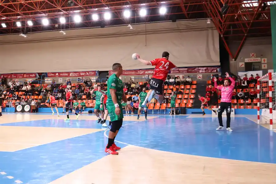 Los cidianos se reencuentran con la victoria en casa (33-29)