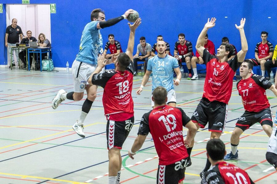 El UBU San Pablo Burgos se lleva la victoria ante un luchador HC Eivissa (24-26)
