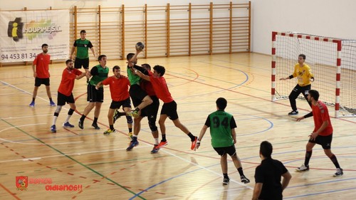 UBU San Pablo Burgos inicia la liga en la Robla (León)
