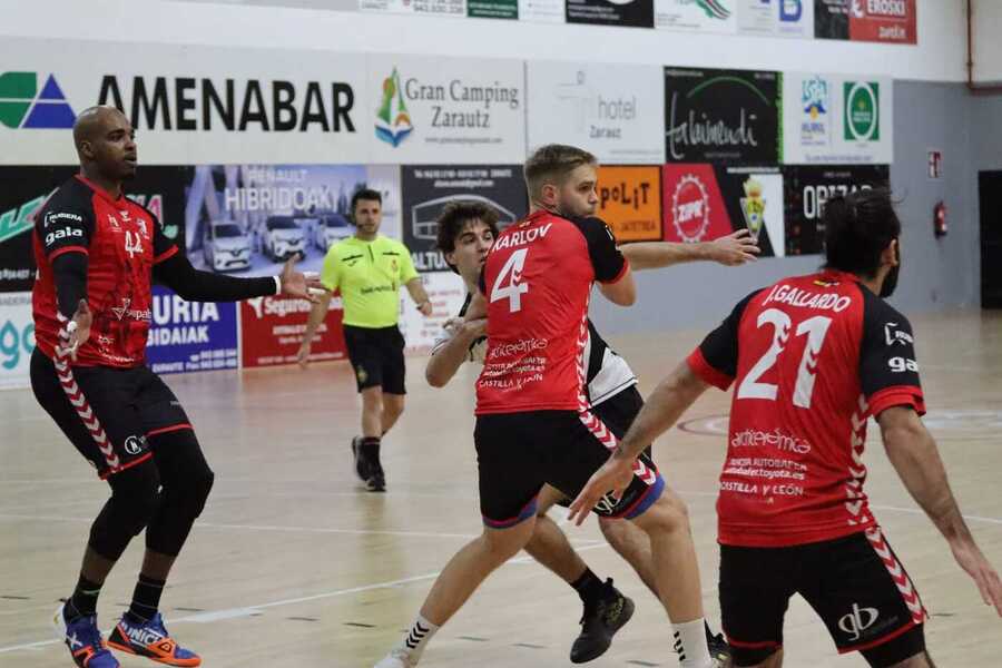 UBU San Pablo Burgos se lleva una trabajada victoria ante Amenabar Zarautz Z.K.E. (28-29)
