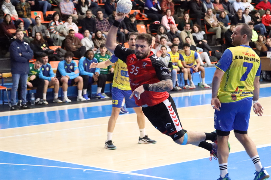 Empate que sabe a victoria entre el UBU San Pablo Burgos e ID Caserío de Ciudad Real (27-27)