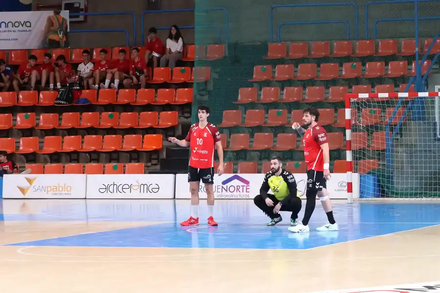 Un final amargo priva a los cidianos de la victoria en Galicia (33-30)