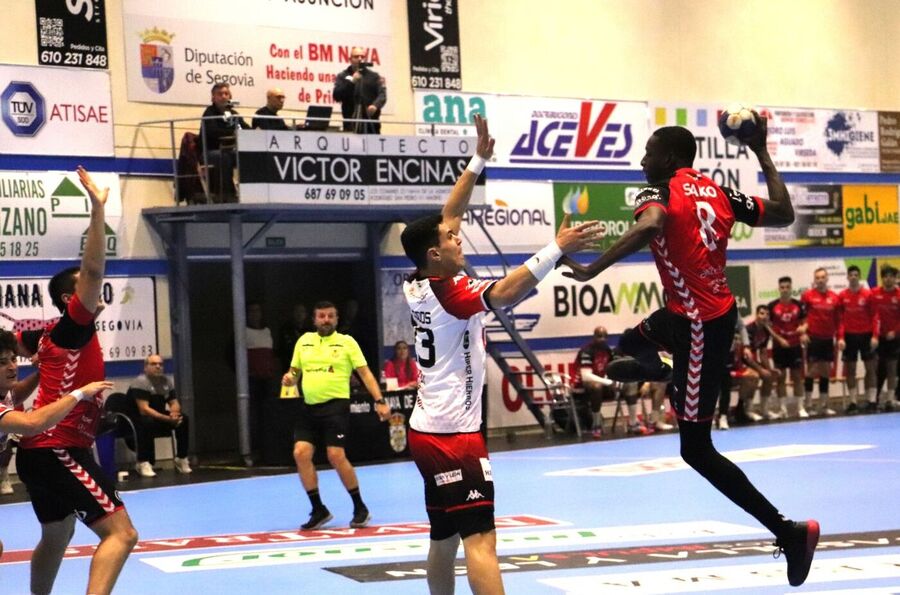 Adama Sako será operado de su rodilla izquierda este miércoles en Burgos